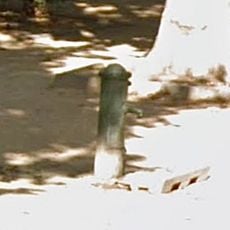 Drinking fountain, water well