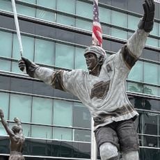 Statue of Luc Robitaille