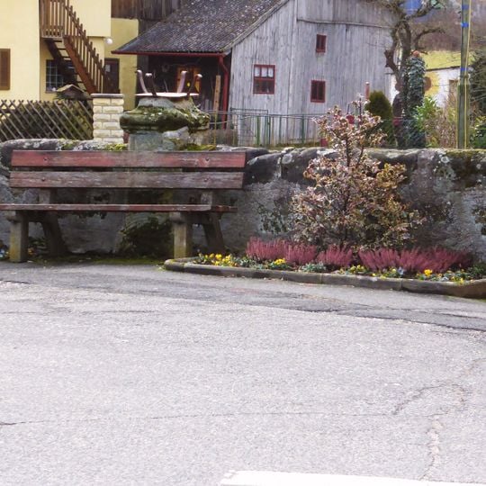 Sandsteinbrüstung einer Brücke