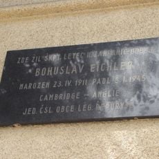 Pamětní deska Bohuslava Eichlera na domě Ořešská 121/16 v Řeporyjích