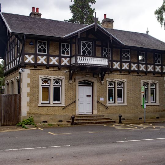 The Entrance Lodge