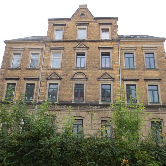 Mietshaus in halboffener Bebauung mit Vorgarten Bahnstraße 10