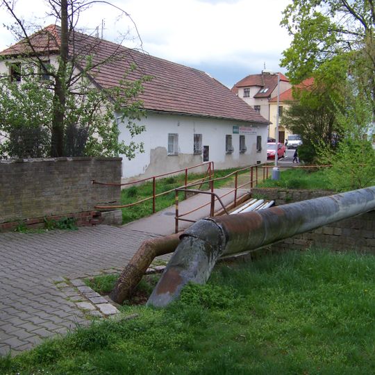 Lávka přes Říčanský potok na náměstí Bratří Jandusů