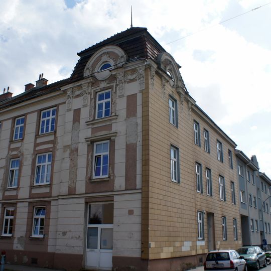 Wohnhaus, Teil einer Gebäudegruppe