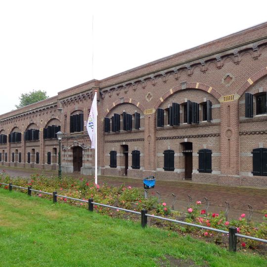 Bastion VII met bomvrije kazerne D