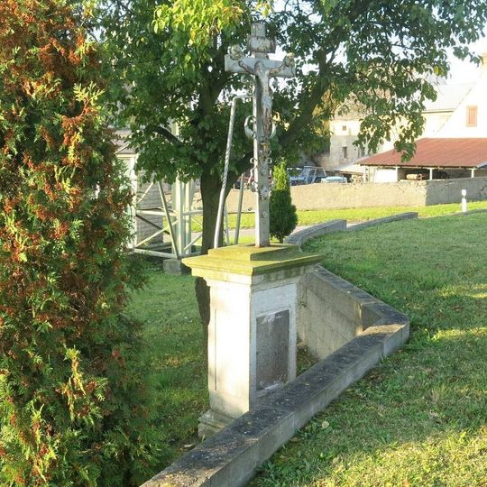 Kříž u silnice 15 v obci Horní Řepčice