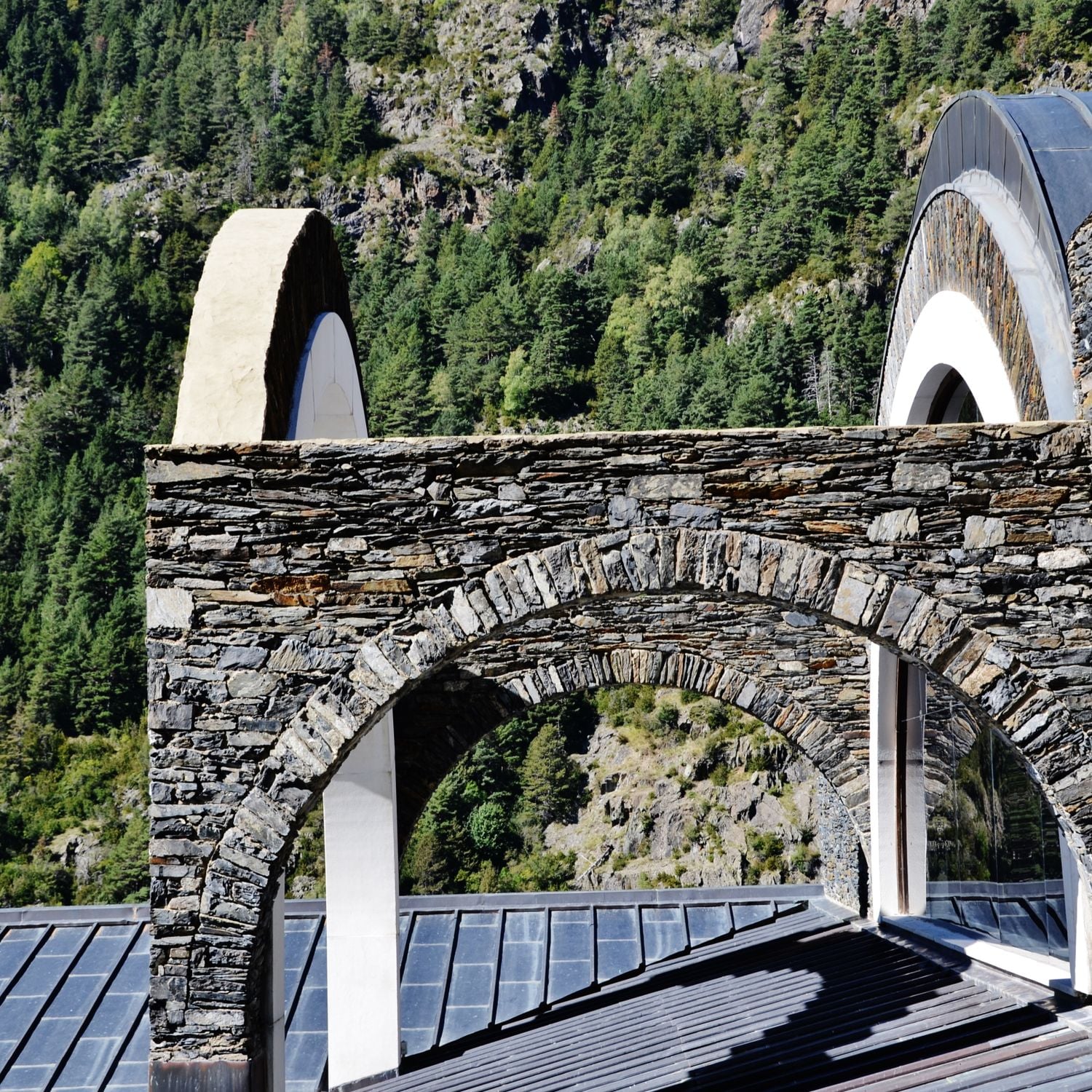 santu-rio-de-meritxell-bas-lica-menor-em-canillo-andorra