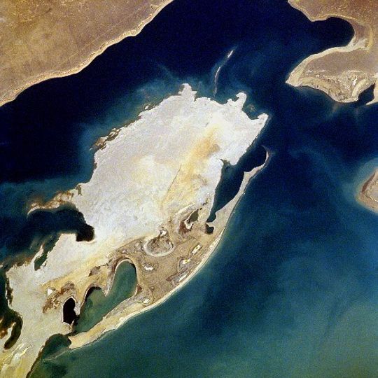 Vozrozhdeniya island