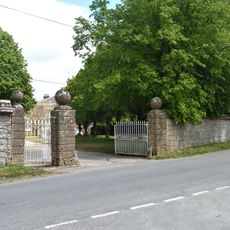 Stable Yard Walls And Gate Piers, East Kennett Manor