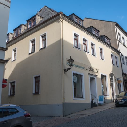 Wohnhaus in Ecklage und geschlossener Bebauung Mittelgasse 2