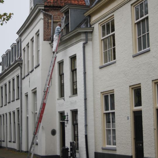 Gepleisterd eenvoudig woonhuis