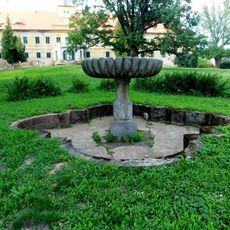 Kašna v zámeckém parku ve Štědré