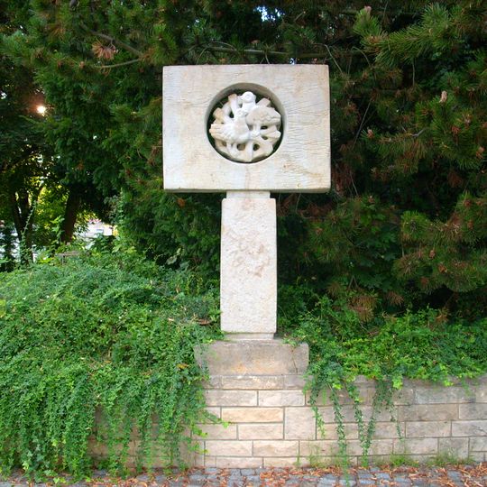 Skulptur „Vogelnest“ vor Schloßplatz 3
