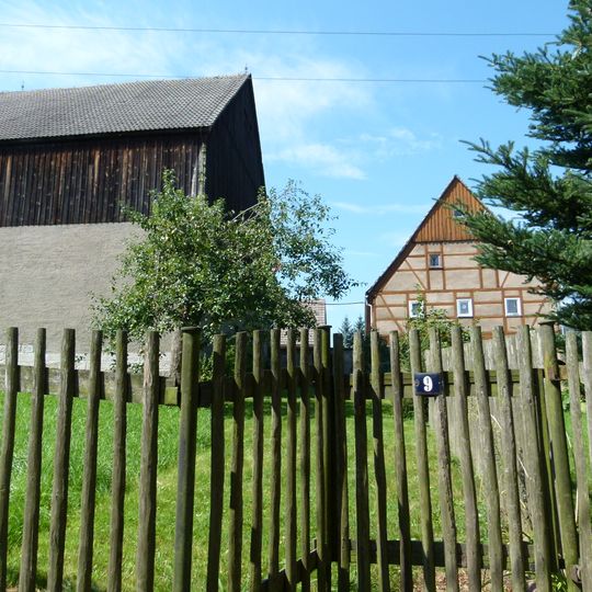 Bauernhof mit Wohnstallhaus , Scheune und Stallgebäude sowie Hofpflaster Teichweg 9