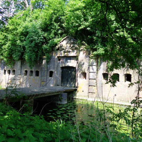 Fort bij Rijnauwen, brug, toegang tot het reduit