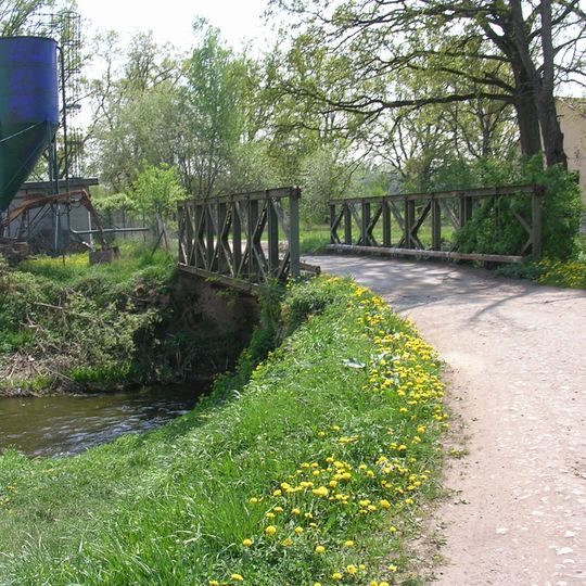 Most přes náhon Nežárky v Šimanově