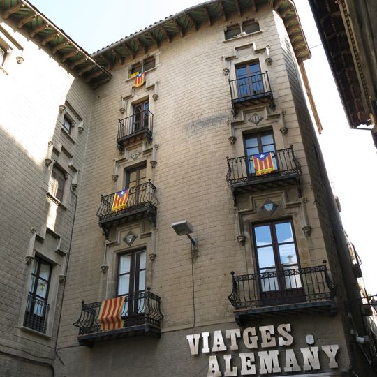 Building in plaça Major, 10