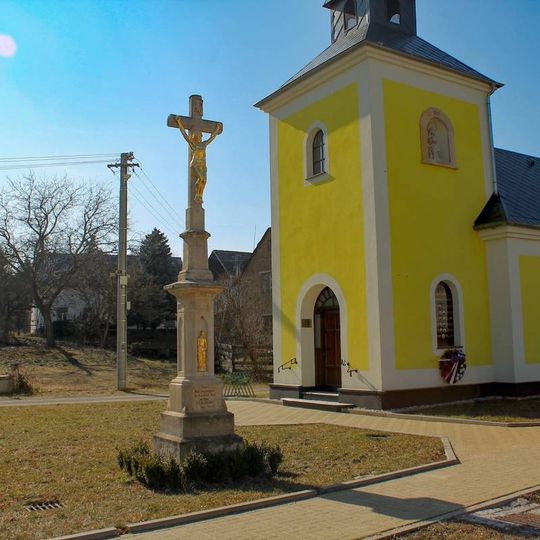 Kříž v Rakové u Konice u kaple