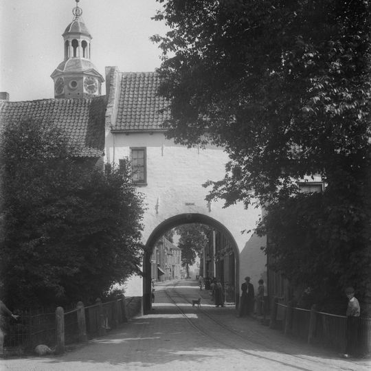 Achterbonenburg 1, Buren