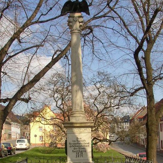 Grünanlage zwischen Leipziger Straße und Nikolaistraße, mit drei Steingussplastiken und Denkmal für die Gefallenen des Deutsch-Französischen Krieges 1870/1871 Leipziger Straße -
