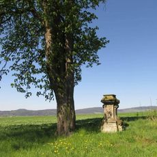 Kříž v Bukovicích u polní cesty