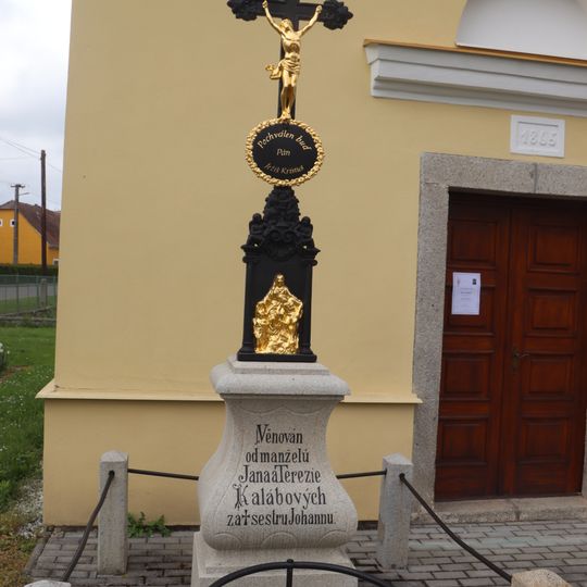 Kříž u kaple sv. Floriana v Jiraticích