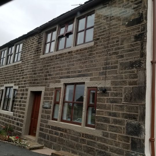 Hurst Farm And Hurst Cottage