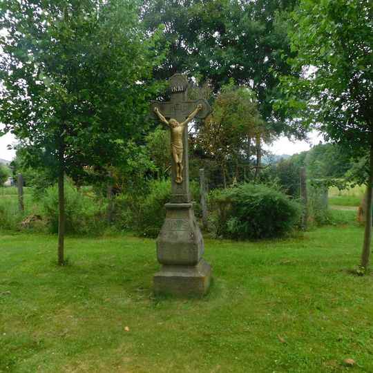 Kamenný kříž u kaple v Kejžlicích