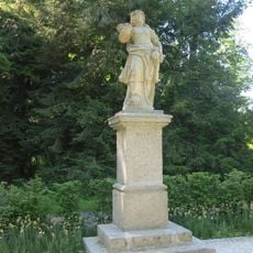 Socha alegorie Podzimu v Mercandinových sadech v Klatovech