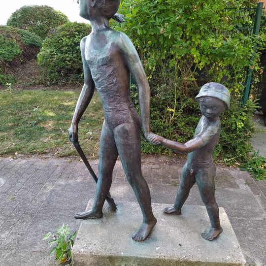 Kinder auf dem Weg zum Strand