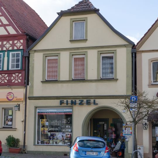 Wohn- und Geschäftshaus