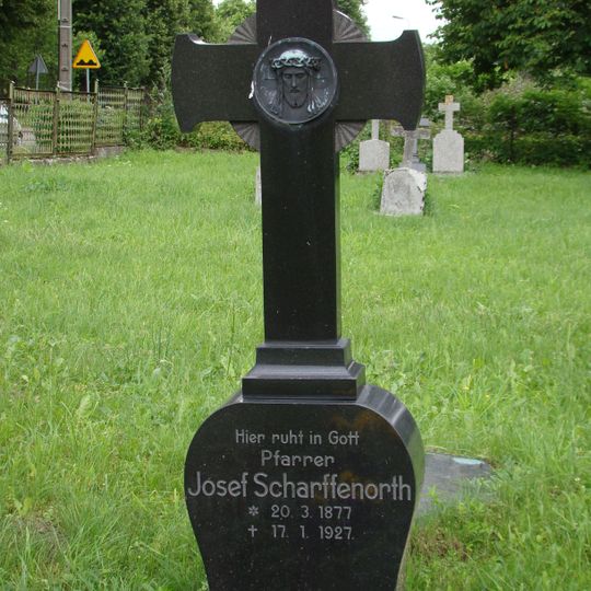 Cmentarz grzebalny wokół kościoła w Jesionowie