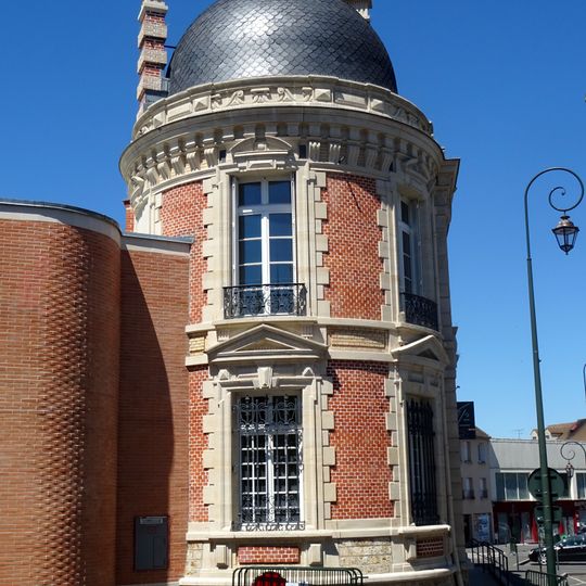 Building of the Savings Bank of Coulommiers
