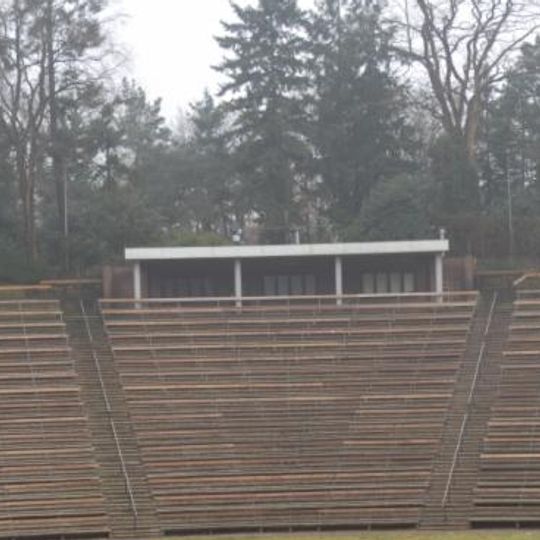 De Eder Kuil: speelveld en toneelgebouw