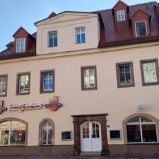 Wohnhaus in Ecklage und geschlossener Bebauung