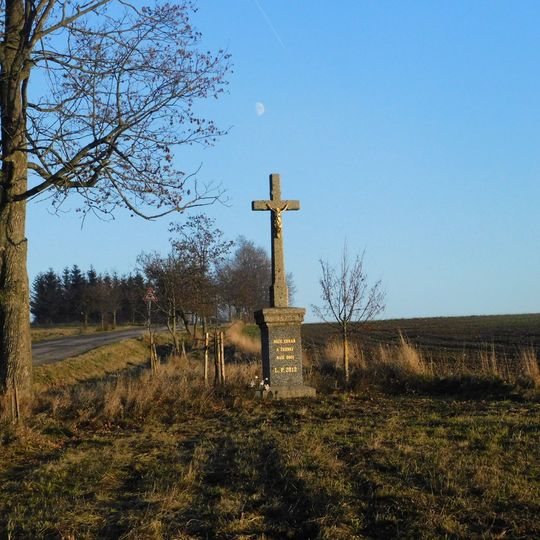 Kříž u silnice na východním okraji Kameničky