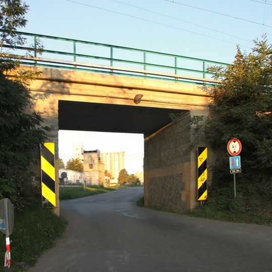 Železniční most přes Husovu ulici v Přešticích