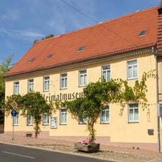 Wohnhaus in Ecklage, mit Seitenflügel zum Hof Freiberger Straße 20