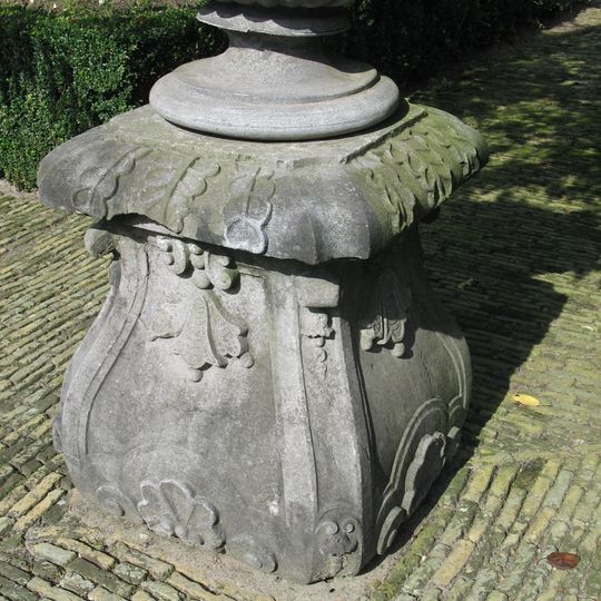 Zuylestein: hardstenen console