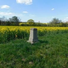 Kříž u silnice severovýchodně od Jesenice v lokalitě U šibenice