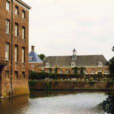 Walmuurtjes langs de binnengracht