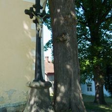 Kříž ve Višňové u kaple