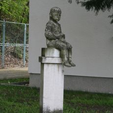 Socha u dětského domova Dagmar v Žabovřeskách