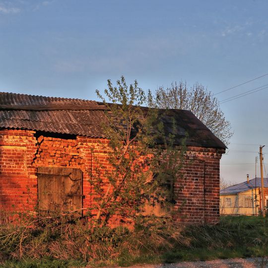 Дом Ильиных с торговой палаткой