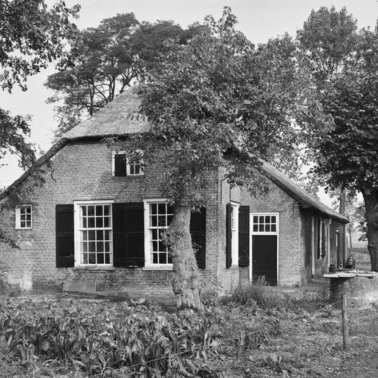 Hoeveneind 61, Teteringen