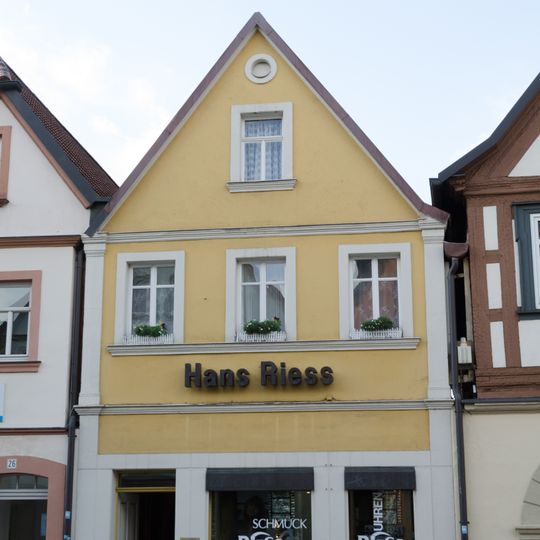 Wohn- und Geschäftshaus