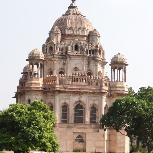 Tomb of Mushir Zadi, wife of Saadat Ali Khan