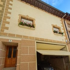 Casa La Fuente 2 (Antigua Casa Plaza Miguel Díaz De Tuesta 2)