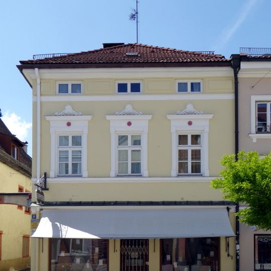 Wohn- und Geschäftshaus