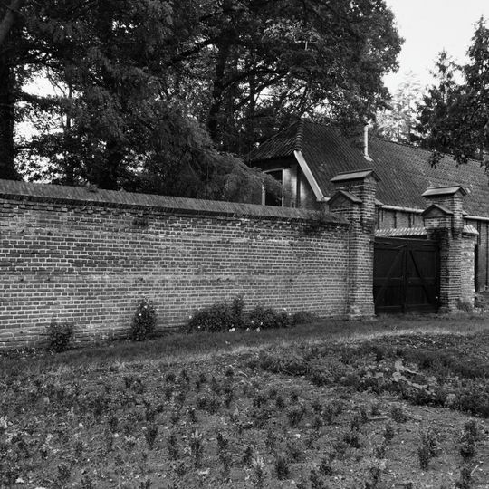 Westelijke moestuinmuur